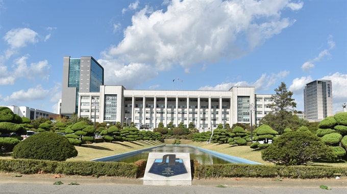 인하대학교 법인 정석인하학원은 교육부가 조원태 대한항공 사장의 학사학위 취소를 통보하자 지난달 12일 서울행정법원에 통보 취소 소송을 냈다. 인하대 제공