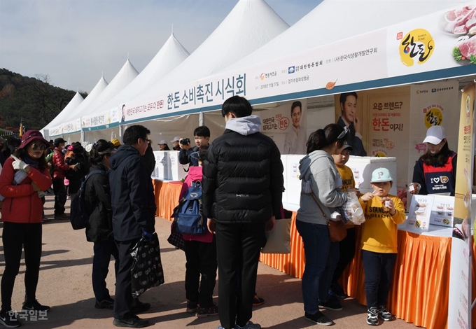 한돈소비촉진 시식회. 신상순 선임기자