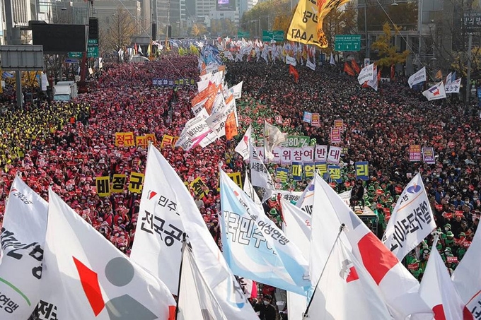 지난 10일 오후 광화문 광장에서 민주노총 주최로 열린 '전태일 열사 정신계승 2018전국노동자대회'의 모습. 민주노총 제공