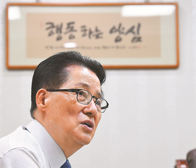 [저작권 한국일보]박지원 의원이 이계성 한국일보 전 고문과 논담. 배우한 기자