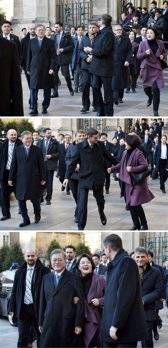 G20 정상회의 중간 기착지인 체코 프라하를 방문 중인 문재인 대통령과 부인 김정숙 여사가 28일 오전(현지시간) 프라하 성과 비투스 성당을 둘러 봤다. 꼼꼼하게 성당 내부를 둘러 보다 뒤쳐진 김 여사가 "우리 남편 어디갔냐'며 급히 뛰어 문 대통령에 다가가 다정하게 팔짱을 끼고 있다. 연합뉴스