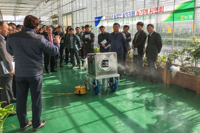 경남농협은 농기계은행을 통한 농업인들의 농기계 활용을 높이기 위해 지난달 29일 경남도농업기술원에서 소형농기계 교육 및 시연회를 열었다. 경남농협 제공