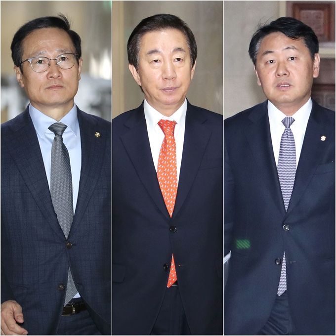 더불어민주당 홍영표(사진 왼쪽부터), 자유한국당 김성태, 바른미래당 김관영 원내대표가 5일 국회에서 교섭단체 원내대표 회동을 위해 운영위원장실로 향하고 있다. 연합뉴스