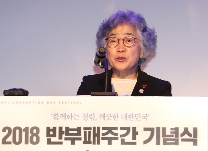 박은정 국민권익위원회 위원장이 5일 서울 광화문 KT 스퀘어에서 열린 '반부패 주간 기념식'에서 기념사를 하고 있다. 2018.12.5 연합뉴스