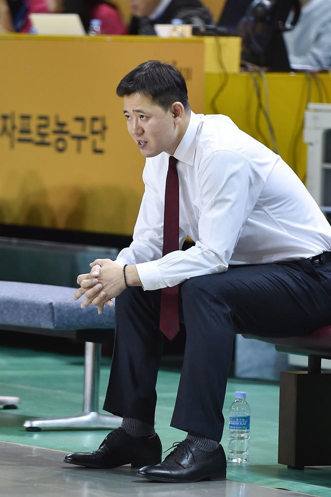 신기성 신한은행 감독. WKBL 제공