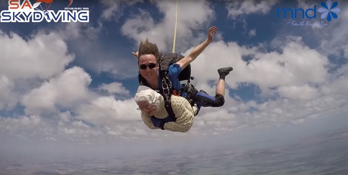 2년 연속으로 세계 최고령 스카이다이버가 된 아이린 오셔(102) 할머니. SA Skydiving 유튜브 캡처