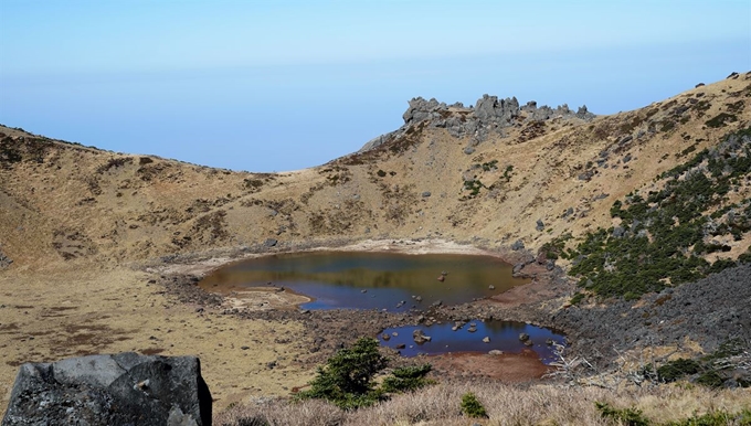 한라산 백록담 전경. 제주도 제공.