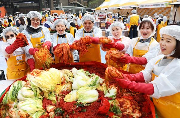 지난 11월 16일 성동구자원봉사센터에서 열린 2018 희망의 김장김치 나눔행사.