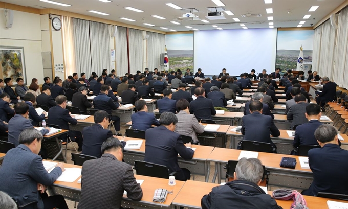 경주시가 민선7기 공약, 역점사업에 해외 벤치마킹 사례를 접목키 위해 직원들의 해외시찰 결과보고회를 개최했다. 경주시청 제공