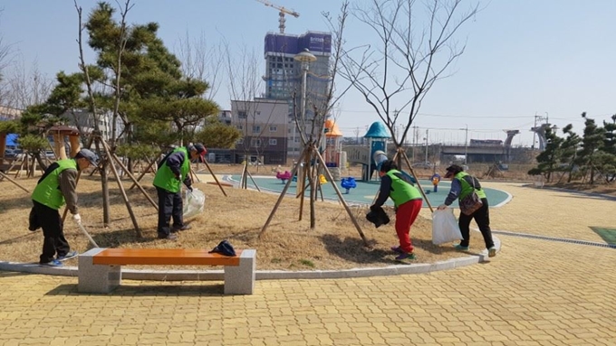 경북 문경시가 올해 노인일자리 사업을 대폭 확대한다. 문경시 제공