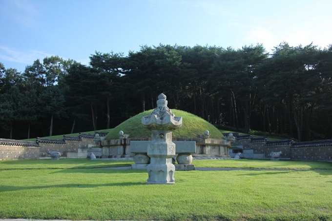 수원 융릉. 사도세자(장조의황제)와 그의 부인 혜경궁 홍씨(헌경의황후)의 무덤이다. 원래 명칭은 현륭원이었으나 고종이 사도세자를 장조로 추존하면서 융릉으로 명칭을 바꿨다. 문화재청 제공