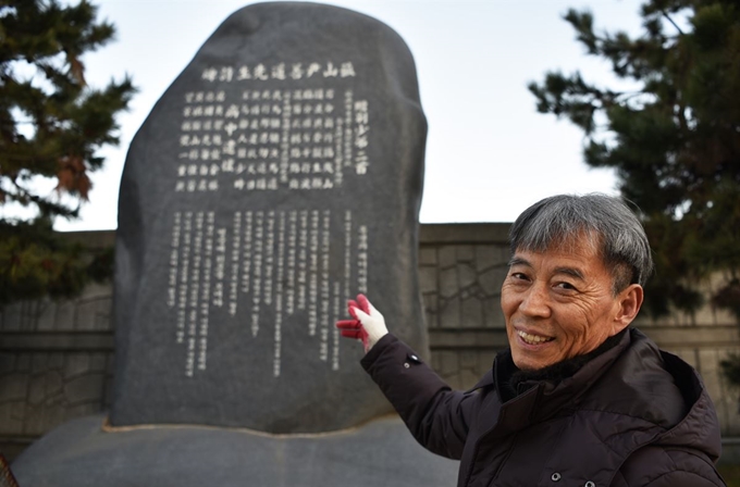 황구 기장문화원 향토문화연구소장이 고산 윤선도의 시에 대해 설명하고 있다.