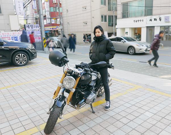 ‘붉은 달 푸른 해’ 남규리의 촬영현장 사진이 공개됐다. 코탑미디어 제공