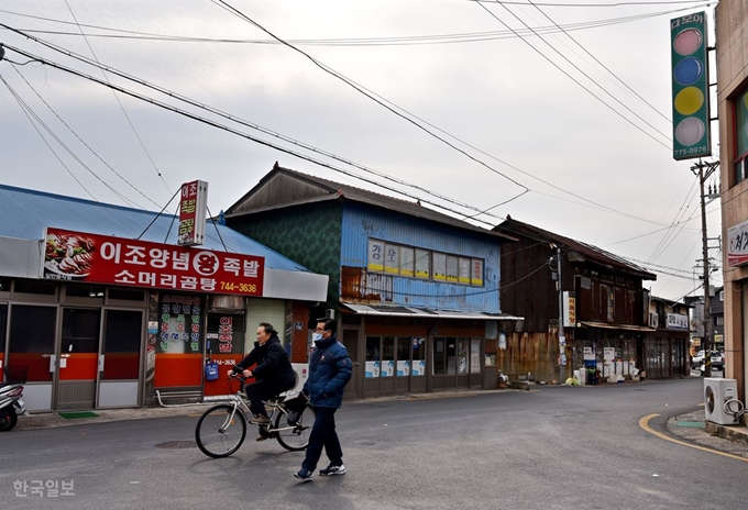 읍내 중심가에도 일제강점기에 지은 집들이 외형을 유지하고 있다.