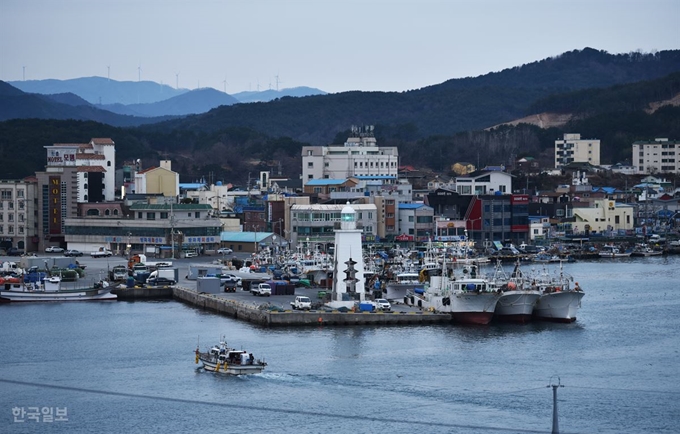 송대말등대에서 내려다본 감포항 풍경.