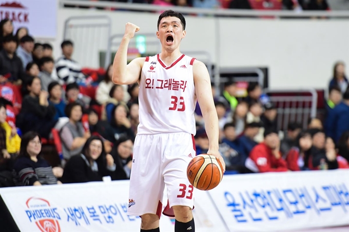 30일 복귀전서 승리한 뒤 환호하는 이승현. KBL 제공