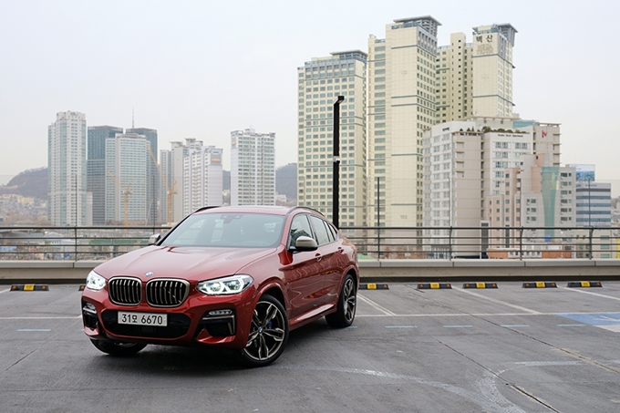 고성능 디젤, BMW X4 M40d와 함께 자유로 주행에 나섰다.