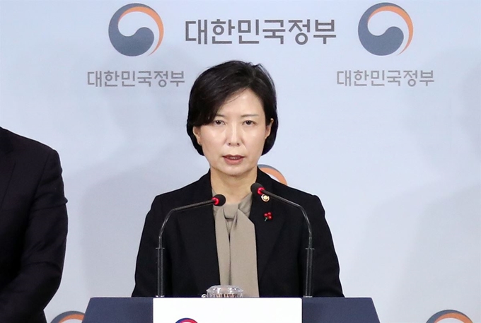 이숙진 당시 여성가족부 차관이 지난달 17일 정부서울청사 브리핑룸에서 체육분야 성폭력 등 인권침해 근절 대책과 향후 추진방향에 대한 브리핑을 하는 모습. 연합뉴스