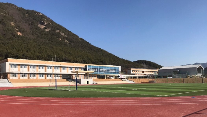 충북 영동의 기숙형학교인 새너울중학교. 인근 3개 중학교를 통합해 3월 1일 개교한다. 충북도교육청 제공