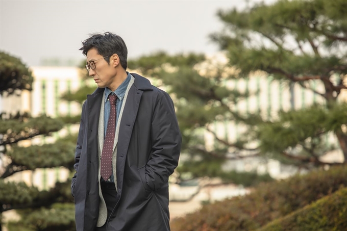 기대작이었던 KBS 월화드라마 ‘동네변호사 조들호2: 죄와 벌’은 ‘문제작’이 됐다. 톱스타 고현정과 박신양을 주연으로 내세우고도 작가 교체설ㆍ배우 제작진의 갈등설이 끊이지 않고 있다. 시청률도 5~6%대를 기록하며 고전 중이다. KBS 제공