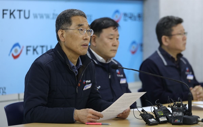 김주영 한국노총 위원장이 20일 오전 서울 여의도 한국노총에서 열린 탄력적 근로시간제 등 노동현안 관련 기자간담회에서 모두 발언을 하고 있다. 연합뉴스