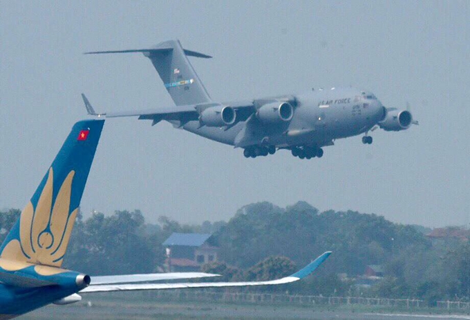 20일 베트남 하노이 노이바이 국제공항에 미국 C-17 수송기가 착륙하고 있다. VN 연합뉴스