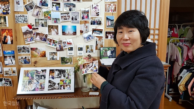 이태숙 안동반가 대표가 전통 체험프로그램을 설명하고 있다. 류수현기자 suhyeonryu@hankookilbo.com