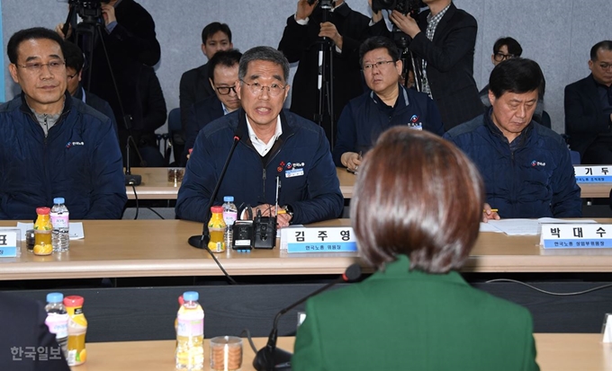 자유한국당, 한국노총과의 정책간담회에서 김주영 한국노총위원장이 발언하고 있다. 오대근기자