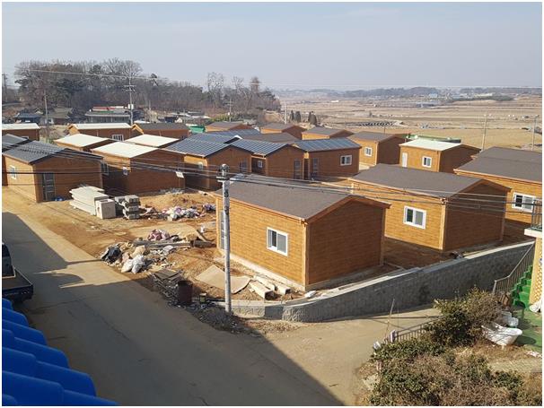 수원군공항 이전 부지로 알려진 경기 화성시 우정읍 화수리마을에 지난해 가을부터 모습이 똑같은 단층 짜리 소규모 주택이 우후죽순 들어서고 있다. 임명수 기자