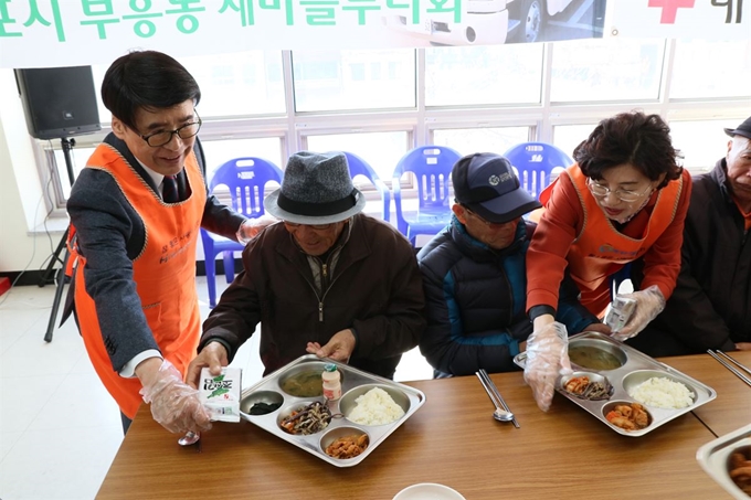 목포재단이 ‘사랑의 밥차’ 운영을 다음달 5일부터 재개한다. 재단 제공