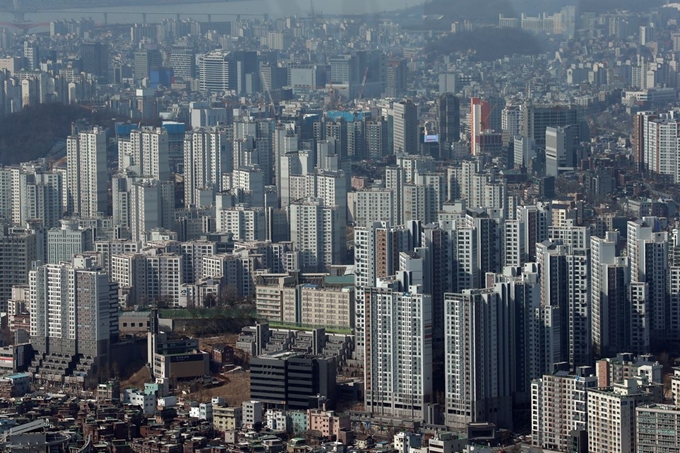 남산 N서울타워에서 바라본 서울 시내 아파트 모습. 연합뉴스