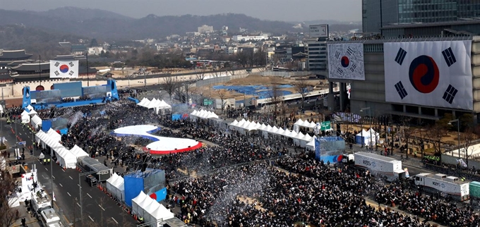 1일 오전 서울 광화문에서 문재인 대통령 내외가 참석한 가운데 제100주년 3.1절 기념식 행사가 광화문광장에서 열리고 있다. 류효진 기자