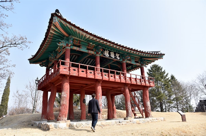 할매묵공장 인근 구성공원에 오르면 영주의 옛 도심이 한눈에 보인다.