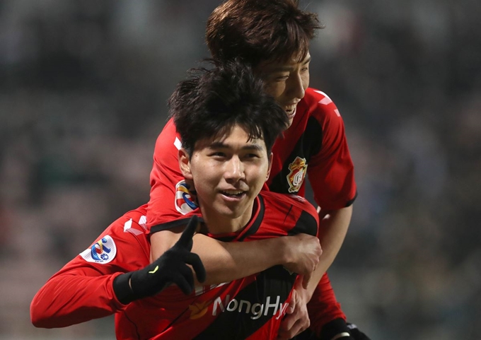 경남 김승준이 5일 경남 창원시 성산구 창원축구센터에서 열린 AFC 챔피언스리그(ACL) 조별리그 1차전에서 산둥 루넝을 상대로 역전골을 터뜨린 뒤 기뻐하고 있다. 창원=연합뉴스