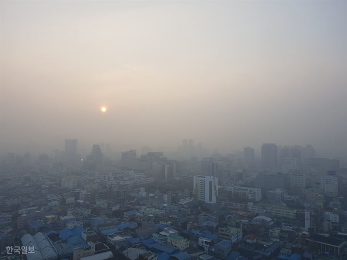 [저작권 한국일보]경북도가 6일 울릉을 제외한 도내 전역에 미세먼지저감조치를 시행했다.