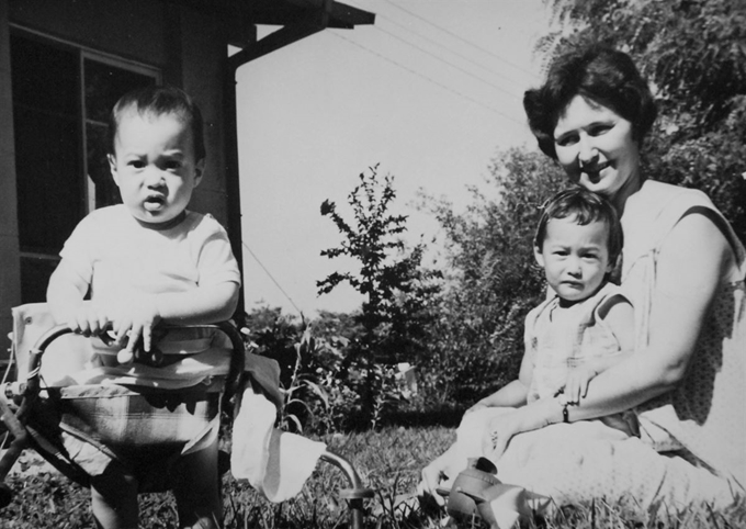 문동환 목사의 부인 문혜림 여사와 아이들. 한국일보 자료사진