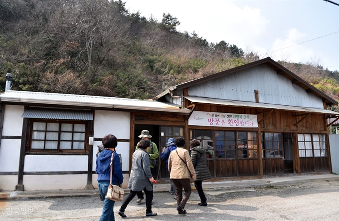 섬진강 끝자락 광양 진월면 망덕포구의 정병욱 가옥. 윤동주의 유고 시를 보관해 세상에 빛을 보게 한 집이다. 광양=최흥수기자.