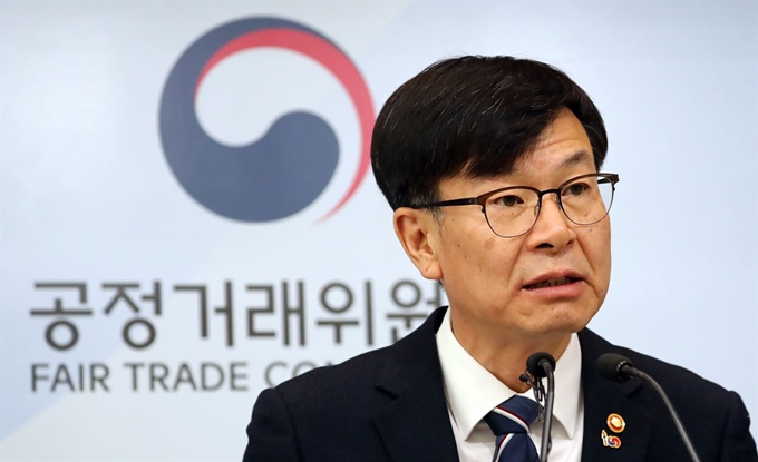 김상조 공정거래위원회 위원장이 지난 6일 정부세종청사 공정위 기자실에서 2019년 업무계획을 발표하고 있다. 뉴스1