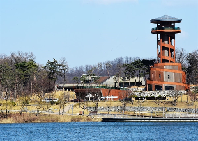 오는 21일 오픈하는 광교호수공원 나선형 전망대 전경. 수원시 제공