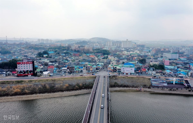 삭힌 홍어의 본고장 영산포. 영산대교를 건너면 홍어 냄새가 진하게 풍긴다. 나주=최흥수 기자