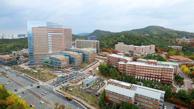 계명대 동산병원(사진 왼쪽)과 계명대 성서캠퍼스(오른쪽) 전경. 계명대 동산의료원 제공.