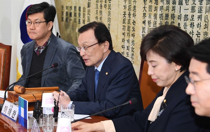 이해찬 더불어민주당 대표가 국회에서 열린 민생연석회의에서 발언하고 있다. 오대근기자