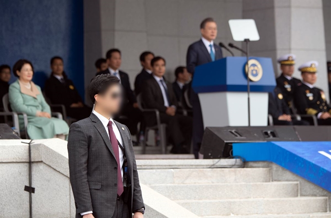 사진은 지난 5일 2019 해사 졸업 및 임관식에서 근접 경호팀 근무 모습. 청와대 제공