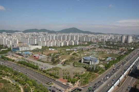 사업비, 2조원에 육박하는 '부천 영상문화산업단지 복합개발사업'을 놓고 대형건설업계의 물밑 수주전이 치열하게 전개되고 있다.