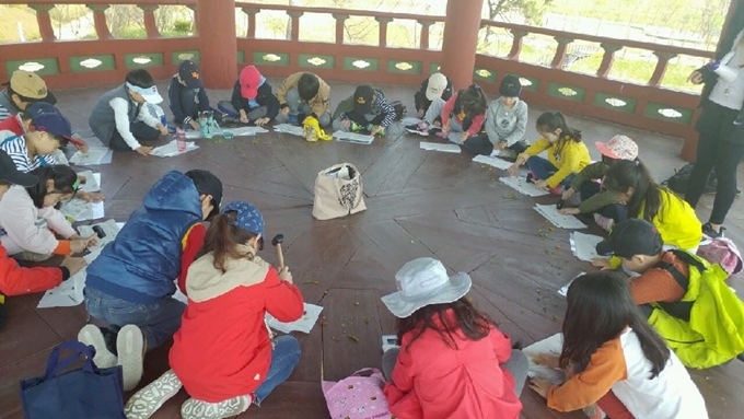 지난해 세종호수공원에서 어린이들이 체험 활동을 하고 있다. 세종시 제공.