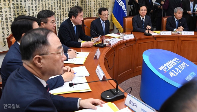 이낙연 국무총리가 고위 당·정·청 협의에서 발언하고 있다. 오대근기자