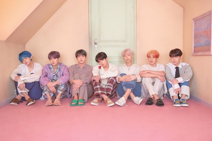 아이돌 방탄소년단은 새 미니앨범 'MAP OF THE SOUL: PERSONA'을 통해 내면과 세상에 대한 관심과 사랑의 즐거움을 이야기한다. 빅히트엔터테인먼트 제공