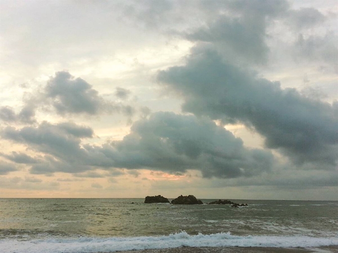 경북 경주시 앞바다에 있는 세계 유일 해중릉인 문무대왕릉. 경북도는 경북항만 100주년을 기념해 '제1회 문무대왕 해양대상'을 시상한다. 경북도 제공