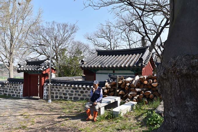 충청남도 무형문화재로 지정된 ‘황도붕기풍어제’가 열리는 황도 당집.