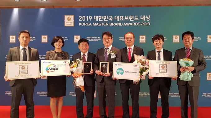 경북도 대표 브랜드인 사이소와 데일리가 17일 2019 대한민국대표브랜드 대상을 수상했다. 경북도 제공